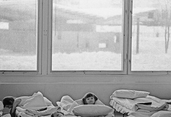 Всплеск заболеваемости гриппом. В детском отделении одной из московских клиник. 1967 год - Sputnik Узбекистан