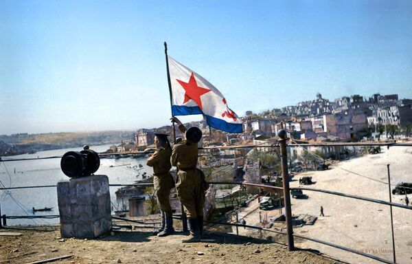 Водружение флага Победы на водной станции, 1944 год  - Sputnik Узбекистан