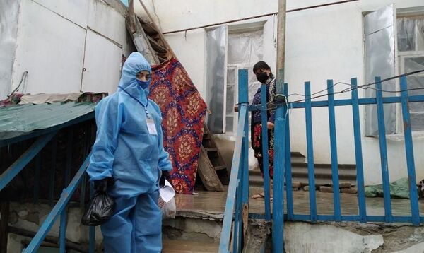 Движение добра и заботы: как волонтеры помогают жителям Бухары Движение добра и заботы: как волонтеры помогают жителям Бухары - Sputnik Узбекистан