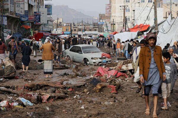 Пострадавшая из-за проливных дождей улица в Сане, Йемен - Sputnik Узбекистан