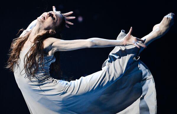 Балерина Светлана Захарова во время благотворительного концерта Мы вместе на сцене Большого театра в Москве - Sputnik Узбекистан