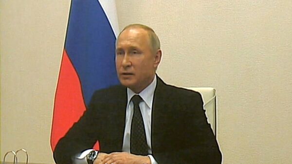 Владимир Путин объявил о переносе празднования 9 Мая - Sputnik Узбекистан