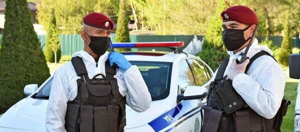 Сотрудникам правоохранительных органов передали специальные комбинезоны для защиты от коронавируса - Sputnik Узбекистан