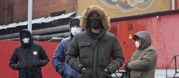 Очереди мигрантов в УФМС Очереди мигрантов в УФМС - Sputnik Ўзбекистон