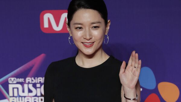 Посол туристического бренда Узбекистана в Республике Корея актриса Ли Ён Э - Sputnik Узбекистан