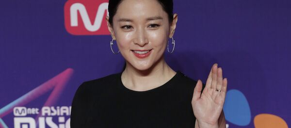 Посол туристического бренда Узбекистана в Республике Корея актриса Ли Ён Э - Sputnik Узбекистан