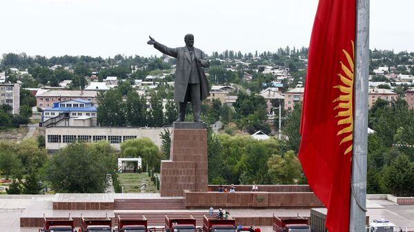 Pamatnik Leninu na ploshadi goroda Osh v Kirgizii - Sputnik O‘zbekiston