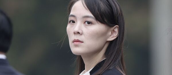 Ким Ё Чжон, сестра лидера Северной Кореи Ким Чен Ын на церемонии возложения венков в мавзолее Хо Ши Мина в Ханое, Вьетнам - Sputnik Ўзбекистон