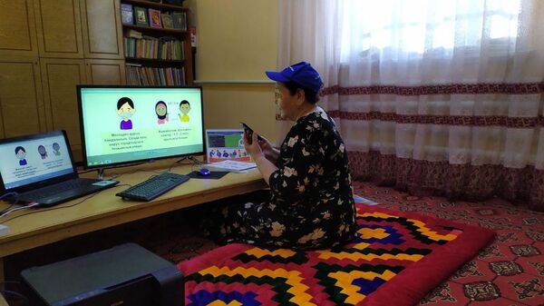 Выслушать и помочь: как волонтеры поддерживают жителей Каракалпакии во время пандемии Выслушать и помочь: как волонтеры поддерживают жителей Каракалпакии во время пандемии - Sputnik Узбекистан