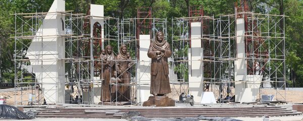 Мемориал Ода стойкости в память о жительнице Узбекистана Зульфии Зокировой, потерявшей на войне пятерых сыновей, и ее овдовевших невестках. - Sputnik Узбекистан