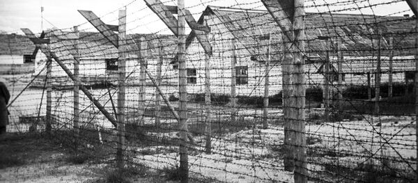 Карельский фронт. Финский концентрационный лагерь в городе Медвежьегорске. Всего на территории оккупированной Карелии действовало более десяти финских концентрационных лагерей. За годы оккупации через них прошло около 30 тысяч человек мирного населения, в основном, русских. Карельский фронт. Финский концентрационный лагерь в городе Медвежьегорске. Всего на территории оккупированной Карелии действовало более десяти финских концентрационных лагерей. За годы оккупации через них прошло около 30 тысяч человек мирного населения, в основном, русских. - Sputnik Ўзбекистон