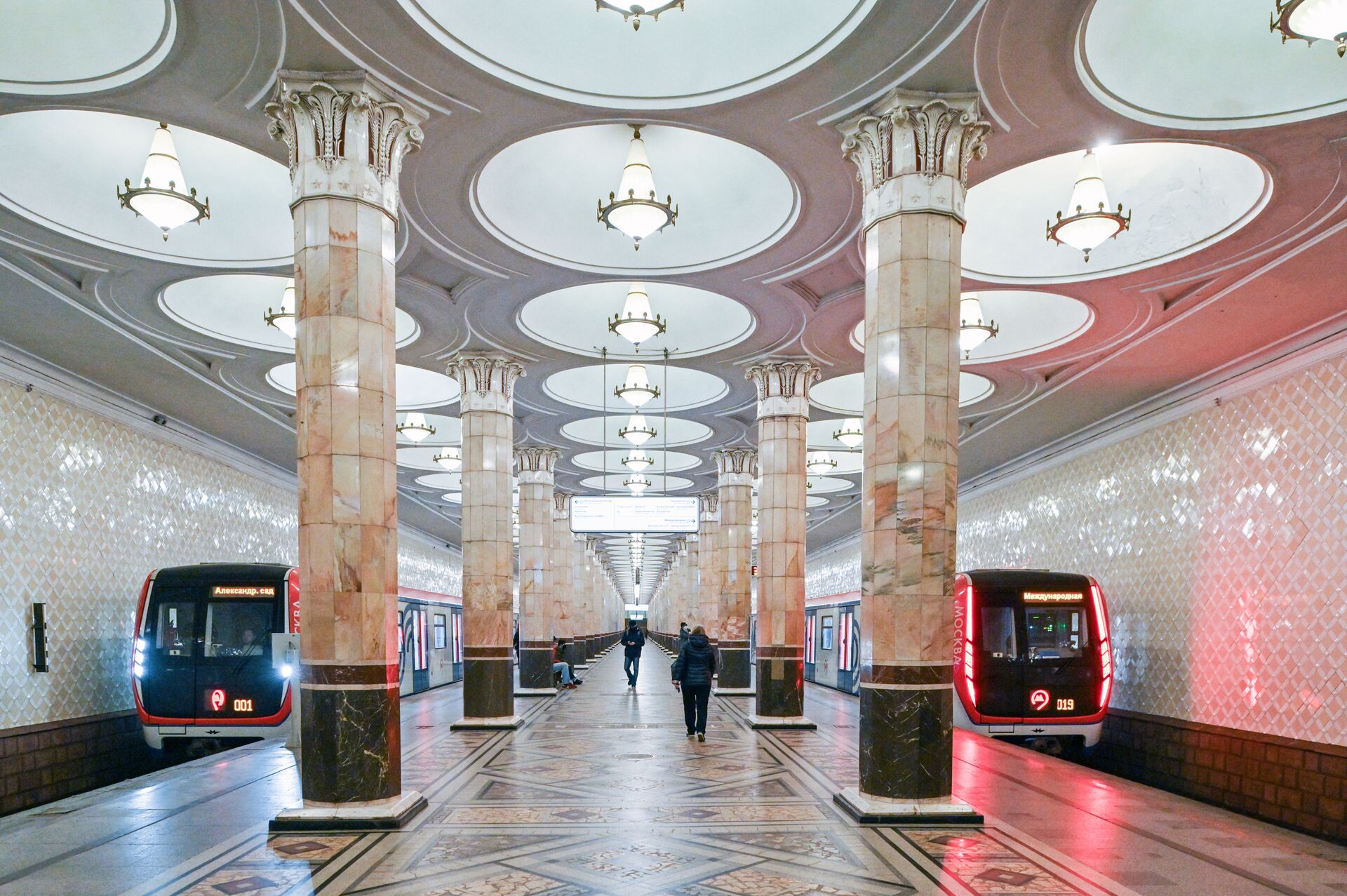 Na stansii Kiyevskaya Filevskoy linii metro v Moskve - Sputnik O‘zbekiston, 1920, 03.02.2022