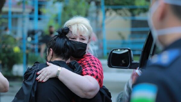 Нацгвардия помогла девушке вернуться в Ташкент - трогательные фото воссоединения - Sputnik Узбекистан