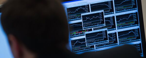 Сотрудник в офисе биржи - Sputnik Узбекистан