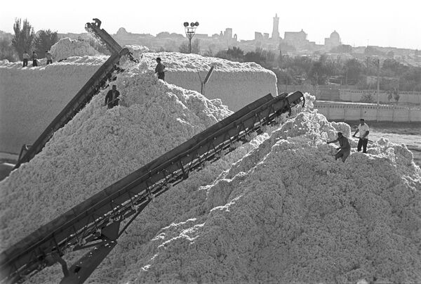 Все для фронта: Харьковский велозавод в Бухаре – от мин до хлопка - Sputnik Узбекистан