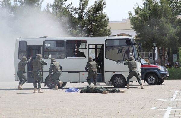 Миссия - обезвредить: совместные учения Нацгвардии и МВД - Sputnik Узбекистан