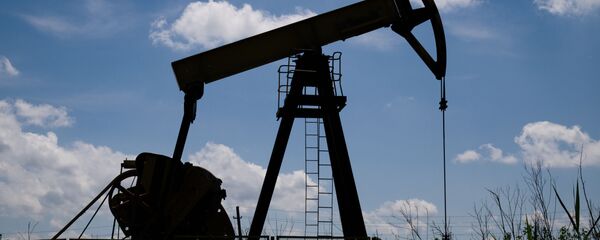 Нефтяной станок-качалка Нефтяной станок-качалка - Sputnik Ўзбекистон