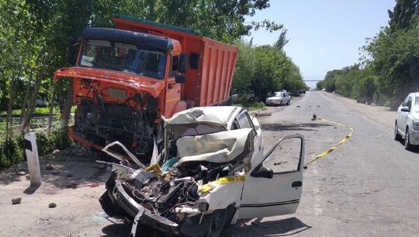 Лоб в лоб: в Сурхандарьинской области водитель скончался в ДТП - Sputnik Узбекистан