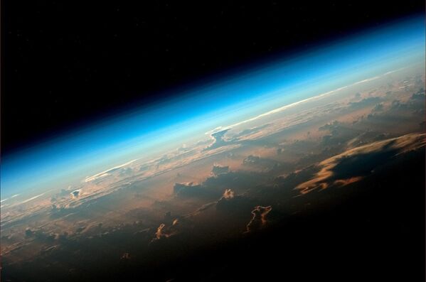 Вид на Землю с борта МКС снятый космонавтом Роскосмоса Олегом Артемьевым - Sputnik Узбекистан