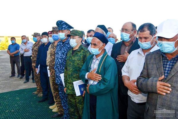 Мирзиёев поддержал жителей Бухарской области, пострадавших от урагана Мирзиёев поддержал жителей Бухарской области, пострадавших от урагана - Sputnik Узбекистан