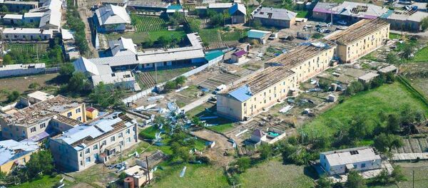 Президент Республики Узбекистан Шавкат Мирзиёев, прибыв в Бухарскую область, побывал в наиболее пострадавших от стихии местах Президент Республики Узбекистан Шавкат Мирзиёев, прибыв в Бухарскую область, побывал в наиболее пострадавших от стихии местах - Sputnik Узбекистан