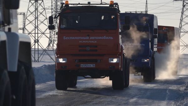 Как беспилотные КамАЗы испытывали в арктических условиях - видео - Sputnik Узбекистан