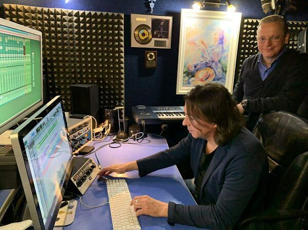 Общие ценности: фронтовые песни исполнят певцы из 15 стран - Sputnik Узбекистан