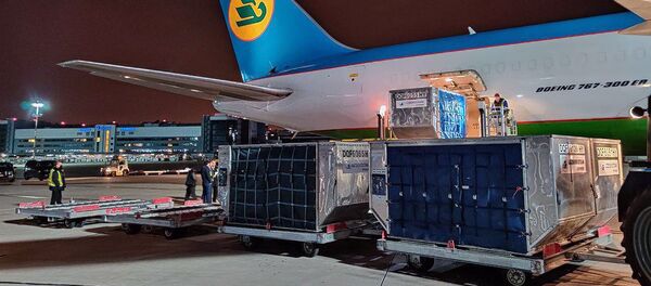 Узбекистан отправил в Россию четвертую партию гуманитарной помощи - Sputnik Узбекистан