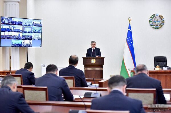 Президент поручил начать поэтапное снятие карантина в Узбекистане Президент поручил начать поэтапное снятие карантина в Узбекистане - Sputnik Узбекистан