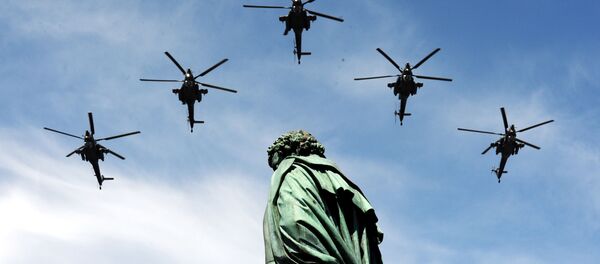 Ударные вертолеты Ми-28H Ночной охотник во время военного парада в Москве - Sputnik Узбекистан