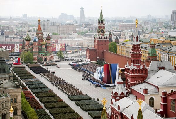Парадные расчеты во время парада в Москве  - Sputnik Узбекистан