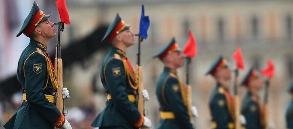 Военнослужащие президентского полка на военном параде на Красной площади в Москве Военнослужащие президентского полка на военном параде на Красной площади в Москве - Sputnik Ўзбекистон