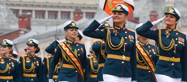 Военнослужащие во время парада на Красной площади Военнослужащие во время парада на Красной площади - Sputnik Узбекистан