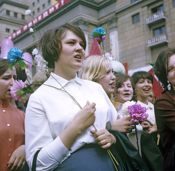 Москвички-участницы первомайской демонстрации, 1969 год - Sputnik Узбекистан