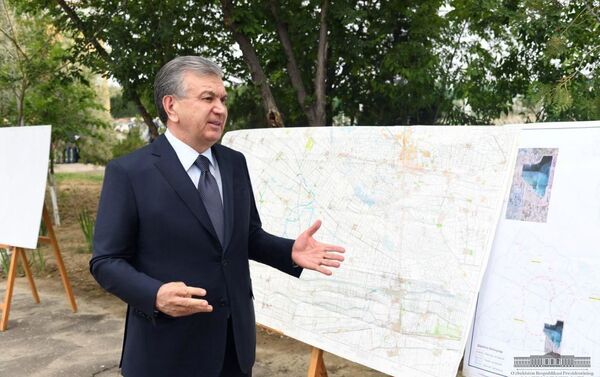 Президент Шавкат Мирзиёев прибыл в Сырдарьинскую область для ознакомления с последствиями произошедшего сегодня утром прорыва дамбы Сардобинского водохранилища - Sputnik Узбекистан