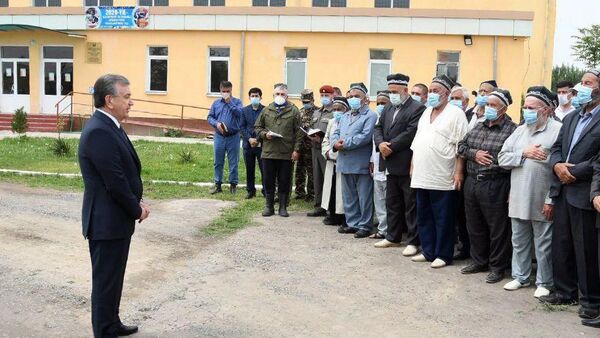 Шавкат Мирзиёев встретился с пострадавшими при наводнении жителями Сирдарьи - Sputnik Ўзбекистон