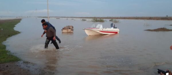 Из-за прорыва дамбы в Сырдарье, в Казахстане эвакуировали жителей сел Из-за прорыва дамбы в Сырдарье, в Казахстане эвакуировали жителей сел - Sputnik Ўзбекистон