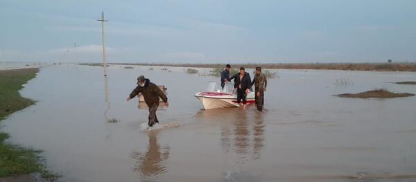 Из-за прорыва дамбы в Сырдарье, в Казахстане эвакуировали жителей сел Из-за прорыва дамбы в Сырдарье, в Казахстане эвакуировали жителей сел - Sputnik Ўзбекистон