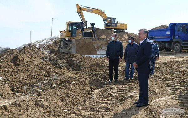 Президент Узбекистана Шавкат Мирзиёев вновь посетил Сырдарьинскую область - Sputnik Узбекистан