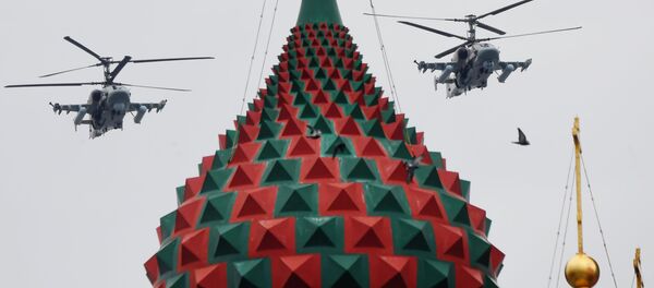 Ударные вертолеты Ка-52 Аллигатор на репетиции воздушной части парада Победы в Москве Ударные вертолеты Ка-52 Аллигатор на репетиции воздушной части парада Победы в Москве - Sputnik Узбекистан