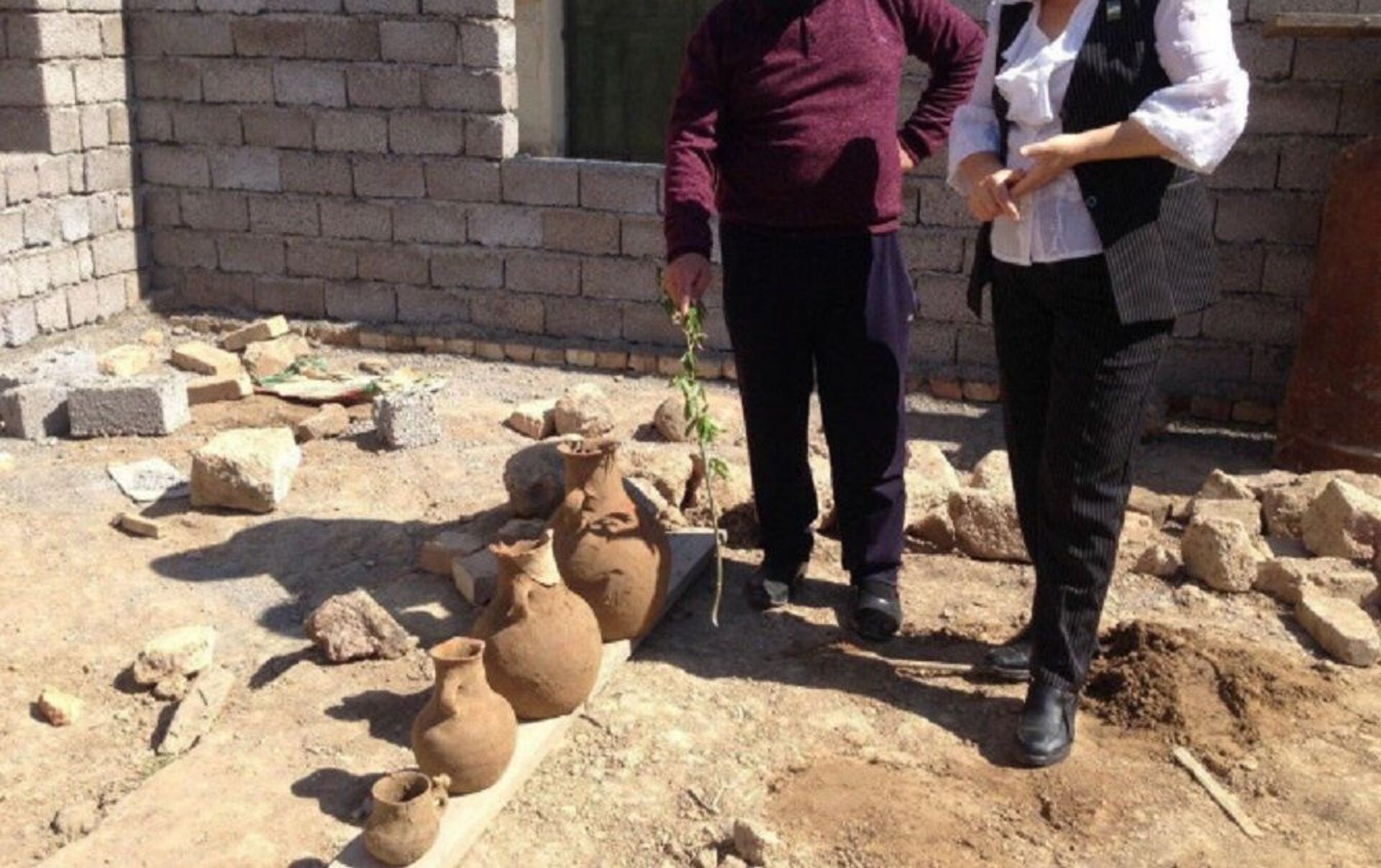 Житель Ангрена обнаружил в своем дворе древнее захоронение - 05.05.2020, Sputnik Узбекистан