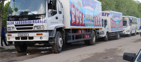 Минюст и Общенациональное движение Юксалиш доставили сырдарьинцам очередную партию гумпомощи - Sputnik Узбекистан