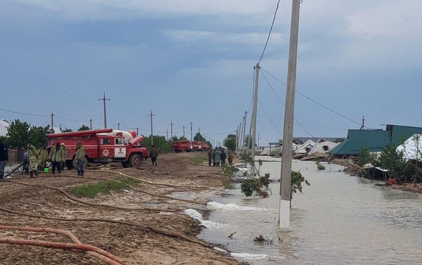 Ликвидация последствий наводнения в Сырдарьинской области - Sputnik Узбекистан