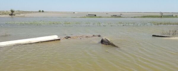 На месте прорыва Сардобинского водохранилища в Сырдарьинской области - Sputnik Ўзбекистон