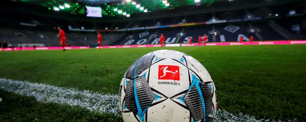 Футбольный мяч Бундеслиги Футбольный мяч Бундеслиги - Sputnik Ўзбекистон