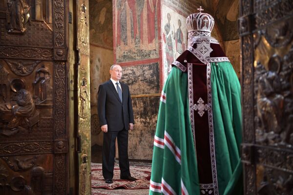 Vladimir Putin va Moskva patriarxi Kirill, inaguratsiya marosimidan avval  - Sputnik O‘zbekiston