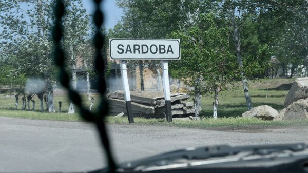 Въезд в поселок Сардоба, пострадавший от наводнения - Sputnik Узбекистан
