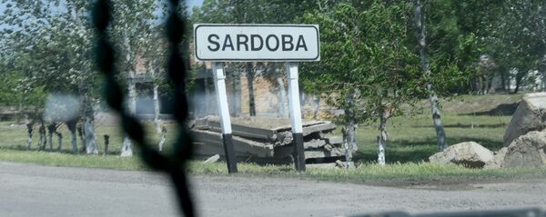 Въезд в поселок Сардоба, пострадавший от наводнения Въезд в поселок Сардоба, пострадавший от наводнения - Sputnik Ўзбекистон