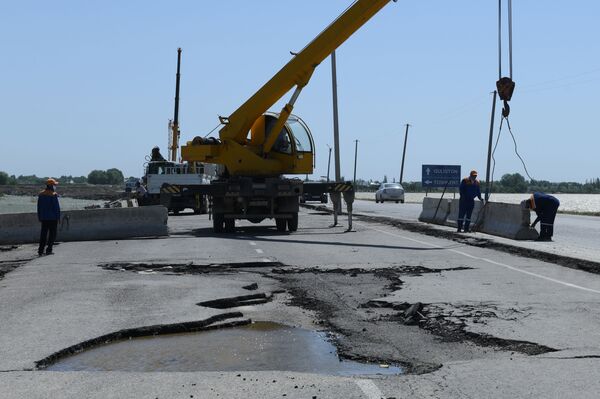 От хаоса и грязи к надежде и сплоченности: Сардоба приходит в себя после ЧС - Sputnik Узбекистан