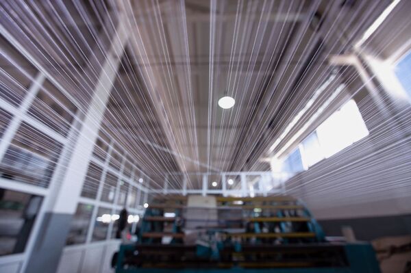 Шелковый карантин и маски для Франции: как фабрика в Бухаре борется с эпидемией Шелковый карантин и маски для Франции: как фабрика в Бухаре борется с эпидемией - Sputnik Узбекистан